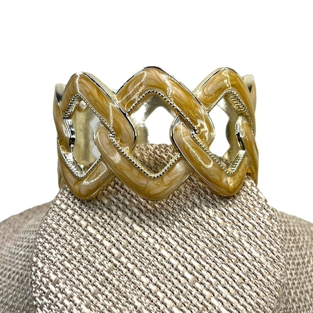 Cream Diamond Shape Spring Closure Bracelet